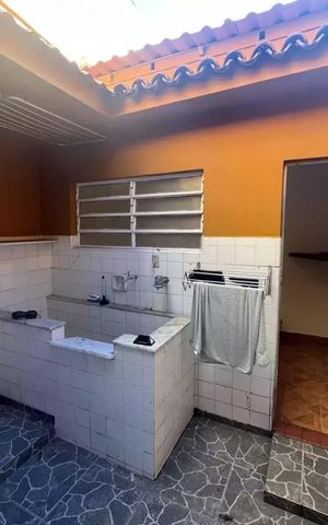 Casa à venda com 195m², 6 quartos e 1 vaga