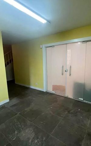 Casa à venda com 195m², 6 quartos e 1 vaga