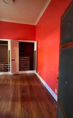 Casa à venda com 195m², 6 quartos e 1 vaga