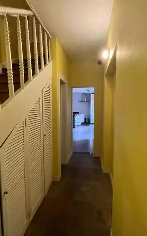 Casa à venda com 195m², 6 quartos e 1 vaga