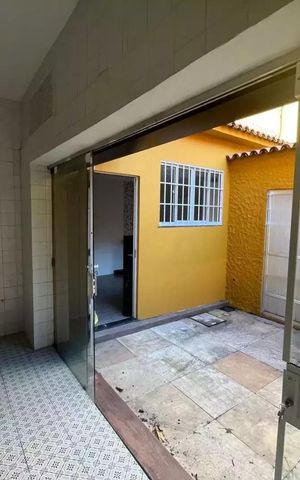 Casa à venda com 195m², 6 quartos e 1 vaga
