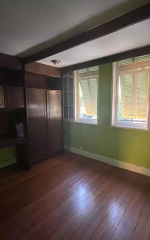 Casa à venda com 195m², 6 quartos e 1 vaga