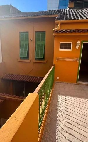 Casa à venda com 195m², 6 quartos e 1 vaga