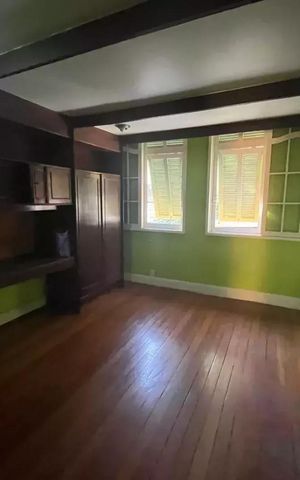 Casa à venda com 195m², 6 quartos e 1 vaga