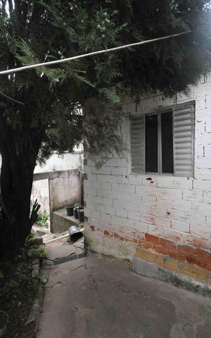 Casa à venda com 414m², 1 quarto e 4 vagas Casa à venda com 414m², 1 quarto e 4 vagasQuintal