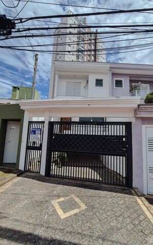 Casa à venda com 212m², 3 quartos e 4 vagas Casa à venda com 212m², 3 quartos e 4 vagasfachada