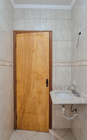 Casa à venda com 212m², 3 quartos e 4 vagas Casa à venda com 212m², 3 quartos e 4 vagasBanheiro da Suíte 2