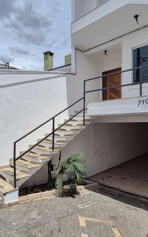 Casa à venda com 212m², 3 quartos e 4 vagas Casa à venda com 212m², 3 quartos e 4 vagasGaragem