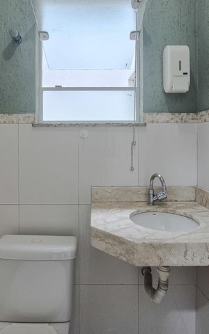 Casa à venda com 212m², 3 quartos e 4 vagas Casa à venda com 212m², 3 quartos e 4 vagasLavabo