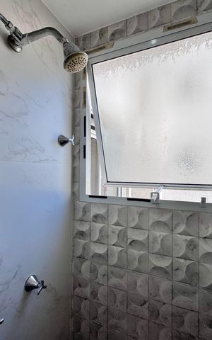 Apartamento à venda com 43m², 2 quartos e 1 vaga Apartamento à venda com 43m², 2 quartos e 1 vagaBanheiro Social