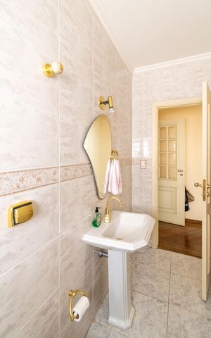 Casa à venda com 217m², 2 quartos e 2 vagas Casa à venda com 217m², 2 quartos e 2 vagasLavabo