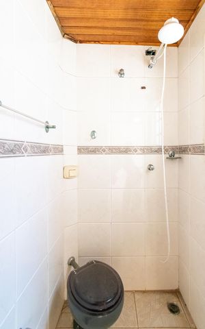 Casa à venda com 217m², 2 quartos e 2 vagas Casa à venda com 217m², 2 quartos e 2 vagasBanheiro de serviço