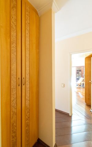 Casa à venda com 217m², 2 quartos e 2 vagas Casa à venda com 217m², 2 quartos e 2 vagasCorredor