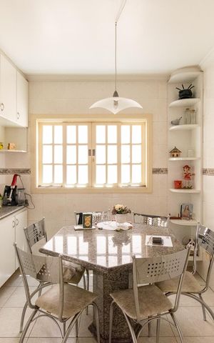 Casa à venda com 217m², 2 quartos e 2 vagas Casa à venda com 217m², 2 quartos e 2 vagasCozinha
