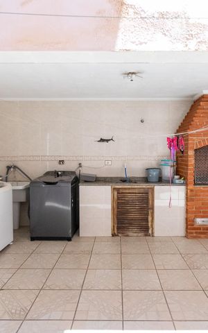 Casa à venda com 217m², 2 quartos e 2 vagas Casa à venda com 217m², 2 quartos e 2 vagasÁrea de Serviço