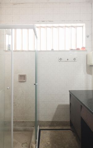 Casa à venda com 240m², 4 quartos e 3 vagasBanheiro 1