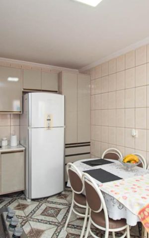 Casa à venda com 210m², 5 quartos e 2 vagas Casa à venda com 210m², 5 quartos e 2 vagasCozinha casa 2