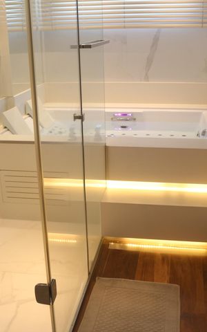 Apartamento à venda com 244m², 3 quartos e 4 vagasBanheiro da Suíte 3