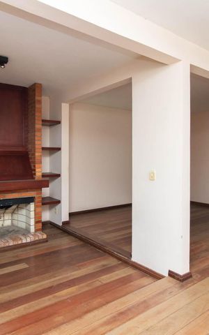 Casa à venda com 250m², 3 quartos e 3 vagasSala