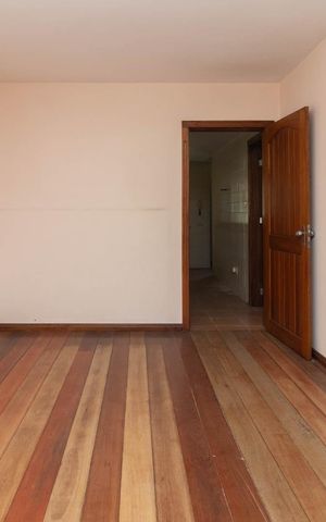 Casa à venda com 250m², 3 quartos e 3 vagasSala