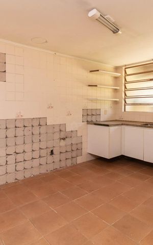 Casa à venda com 250m², 3 quartos e 3 vagasCozinha e Área de Serviço