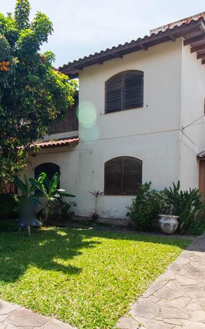 Casa à venda com 250m², 3 quartos e 3 vagasFachada
