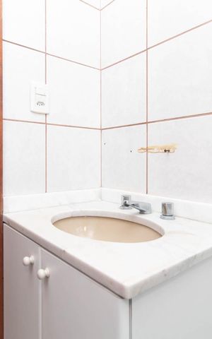 Casa à venda com 250m², 3 quartos e 3 vagasBanheiro 2