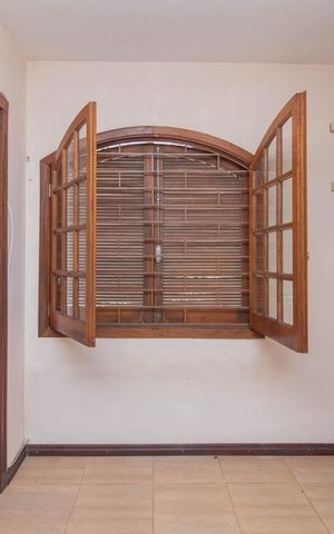 Casa à venda com 250m², 3 quartos e 3 vagasQuarto de Serviço