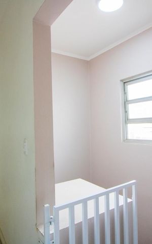 Casa à venda com 250m², 4 quartos e 3 vagas Casa à venda com 250m², 4 quartos e 3 vagasCorredor