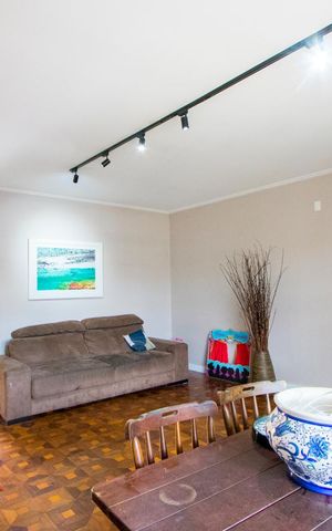 Casa à venda com 250m², 4 quartos e 3 vagas Casa à venda com 250m², 4 quartos e 3 vagasSala