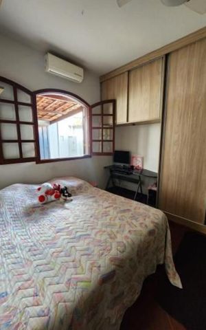 Casa à venda com 225m², 2 quartos e 2 vagas Casa à venda com 225m², 2 quartos e 2 vagasQuarto 1