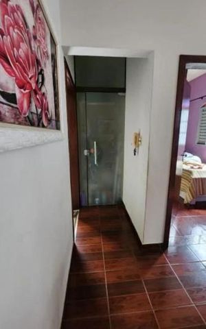 Casa à venda com 225m², 2 quartos e 2 vagas Casa à venda com 225m², 2 quartos e 2 vagasCorredor