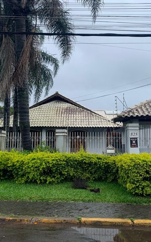 Casa à venda com 350m², 5 quartos e 8 vagasFachada