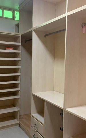 Casa à venda com 350m², 5 quartos e 8 vagasCloset da suíte