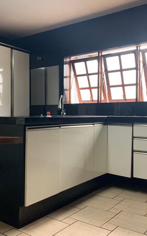 Casa à venda com 350m², 5 quartos e 8 vagasCozinha