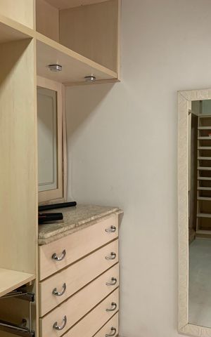 Casa à venda com 350m², 5 quartos e 8 vagasCloset da suíte