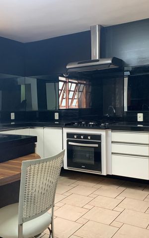 Casa à venda com 350m², 5 quartos e 8 vagasCozinha