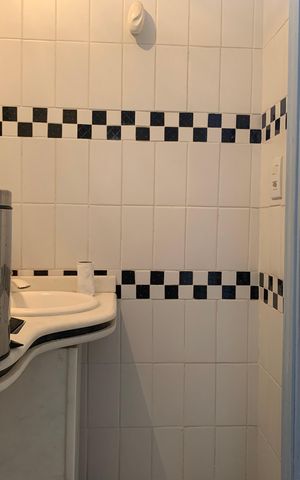 Casa à venda com 350m², 5 quartos e 8 vagasBanheiro 2
