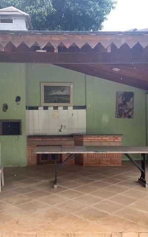 Casa à venda com 350m², 5 quartos e 8 vagasChurrasqueira