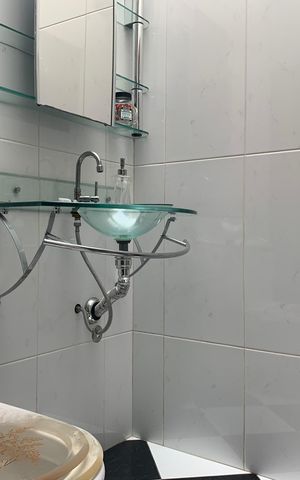 Casa à venda com 350m², 5 quartos e 8 vagasBanheiro 1