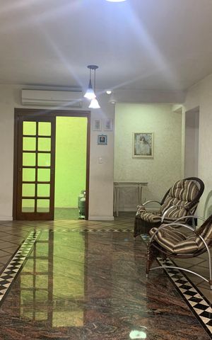 Casa à venda com 350m², 5 quartos e 8 vagasSala