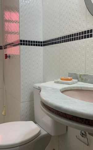 Casa à venda com 350m², 5 quartos e 8 vagasBanheiro da Suíte 2