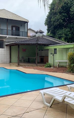 Casa à venda com 350m², 5 quartos e 8 vagasPiscina