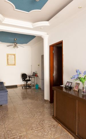 Casa à venda com 300m², 6 quartos e 1 vaga