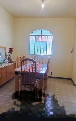 Casa à venda com 230m², 4 quartos e sem vaga