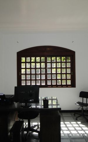 Casa à venda com 321m², 5 quartos e 2 vagasEscritório