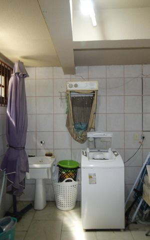 Casa à venda com 321m², 5 quartos e 2 vagasÁrea de Serviço