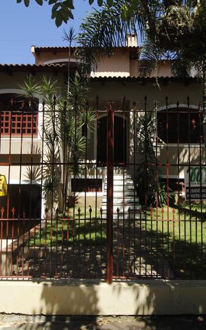 Casa à venda com 321m², 5 quartos e 2 vagasFachada