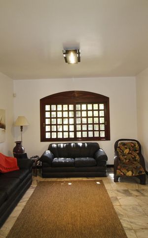Casa à venda com 321m², 5 quartos e 2 vagasSala