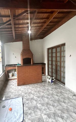 Casa à venda com 200m², 3 quartos e 3 vagas Casa à venda com 200m², 3 quartos e 3 vagasVaranda gourmet